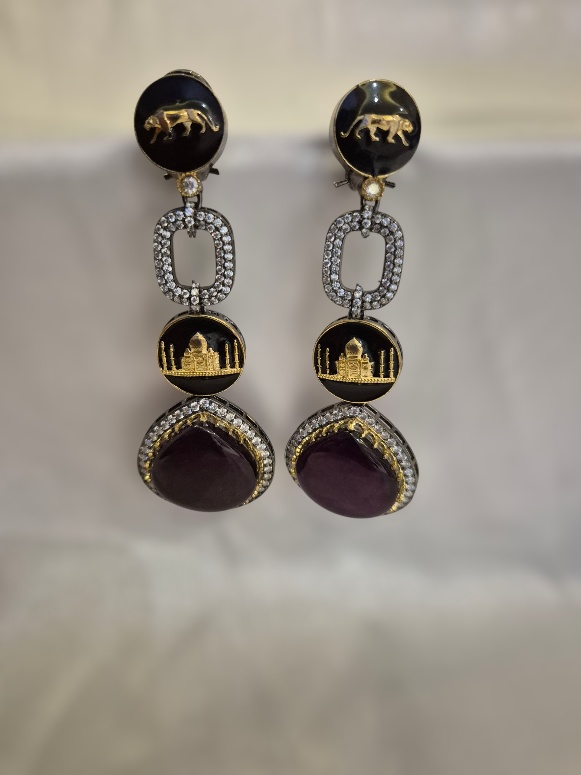 Hiraola's Product Image
