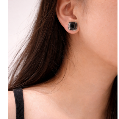 Hiraola's Product Image