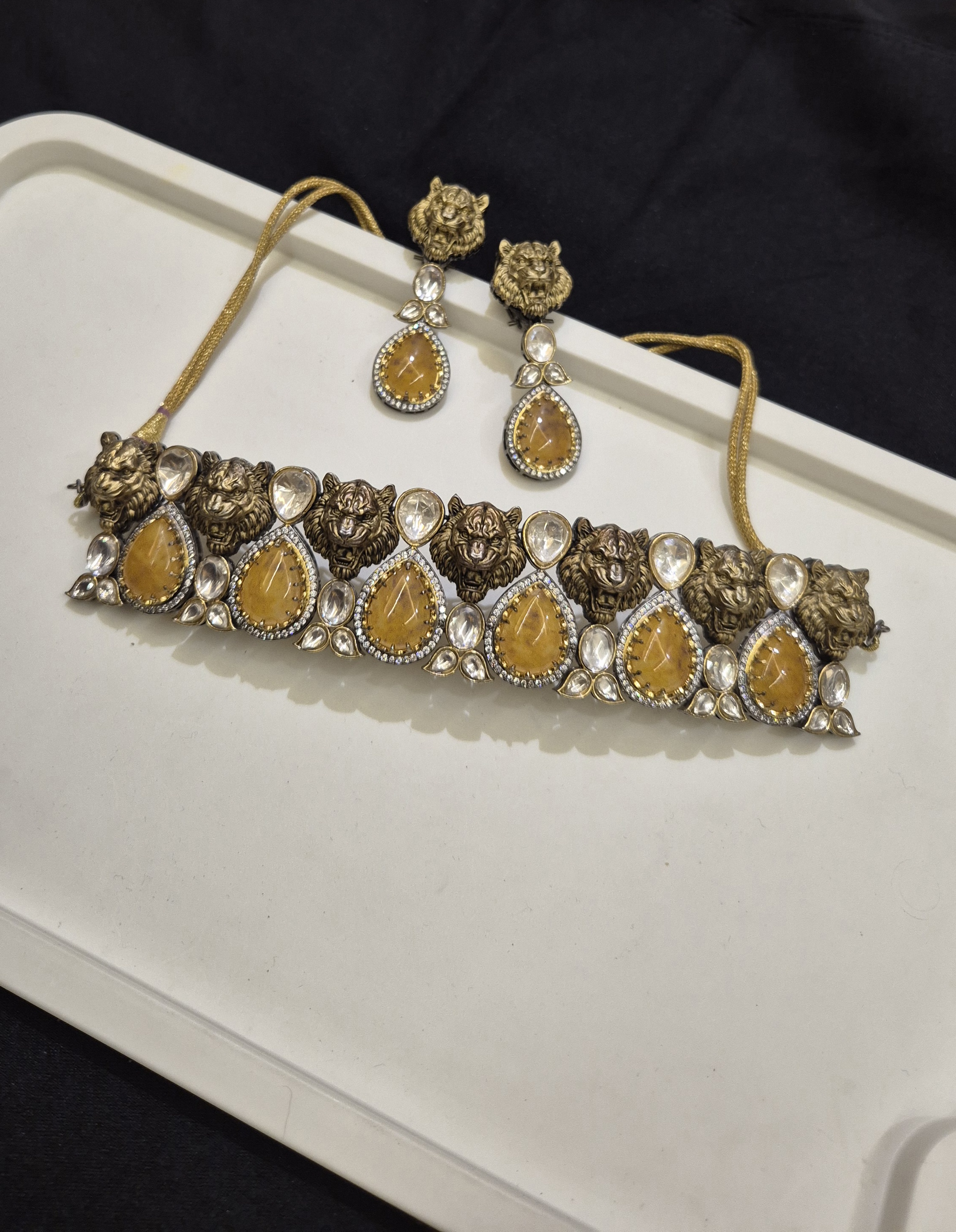 Hiraola's Product Image