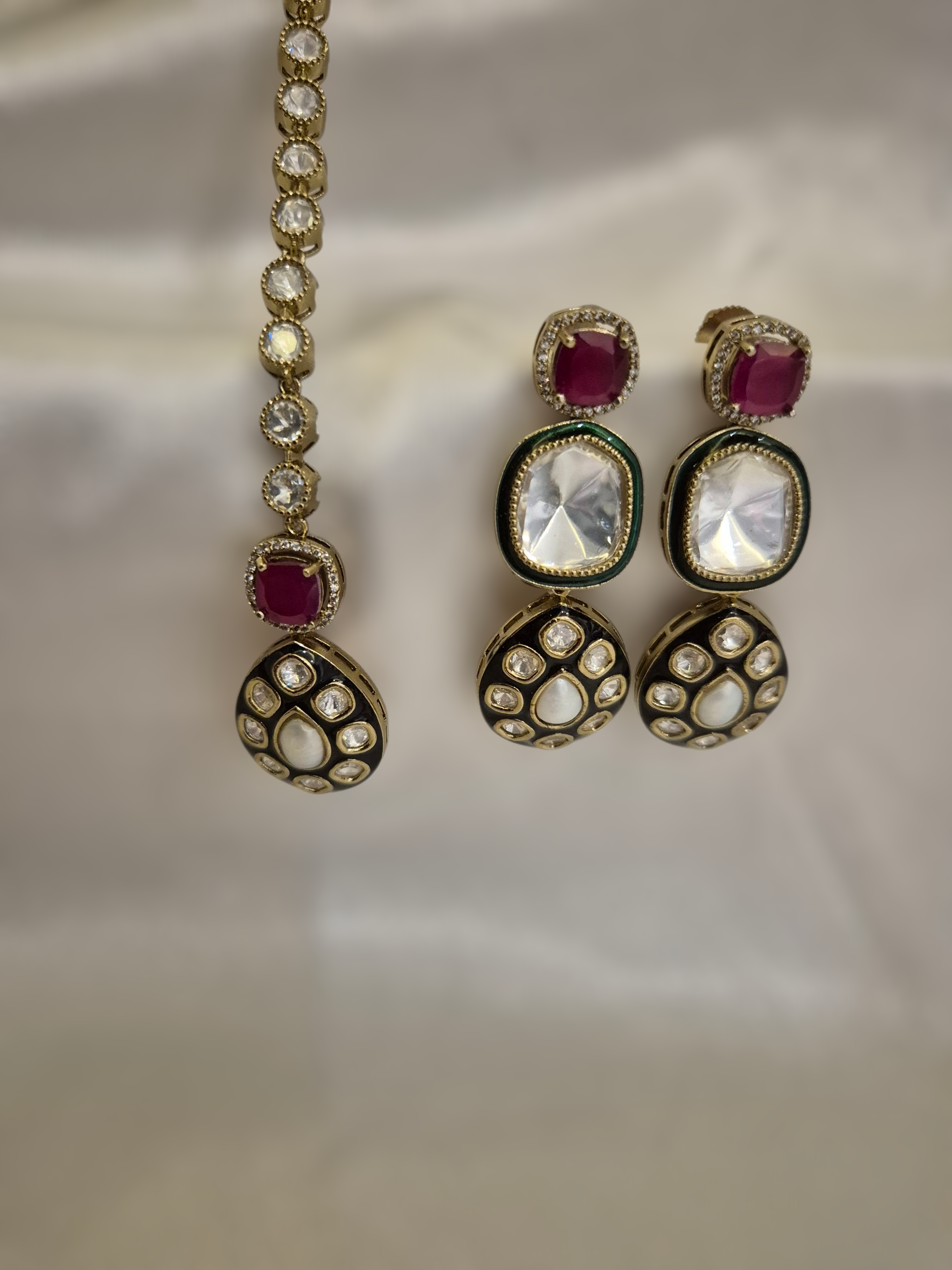Hiraola's Product Image