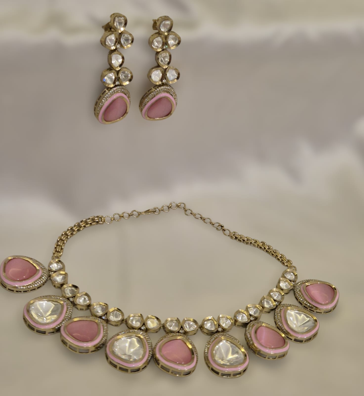 Hiraola's Product Image