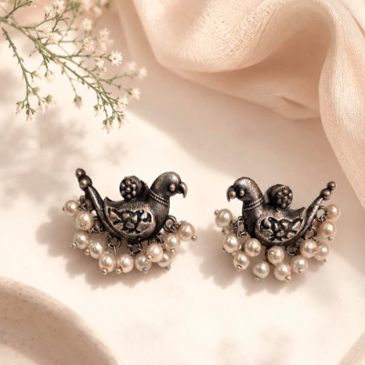 Hiraola's Product Image