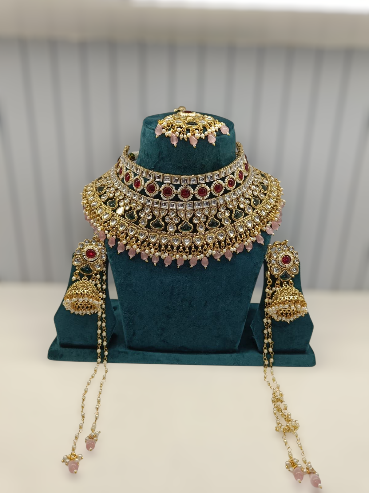 Hiraola's Product Image