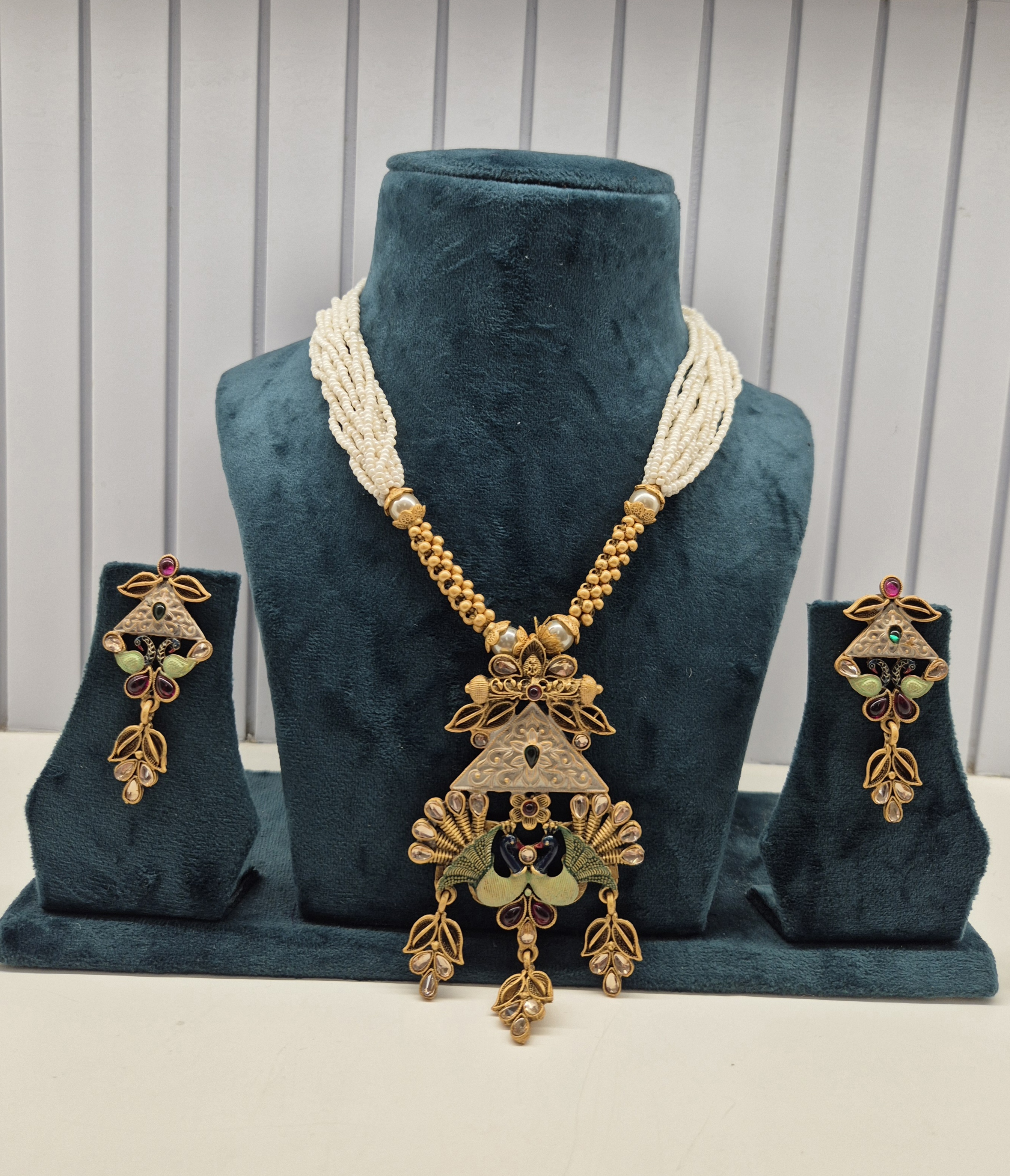 Hiraola's Product Image