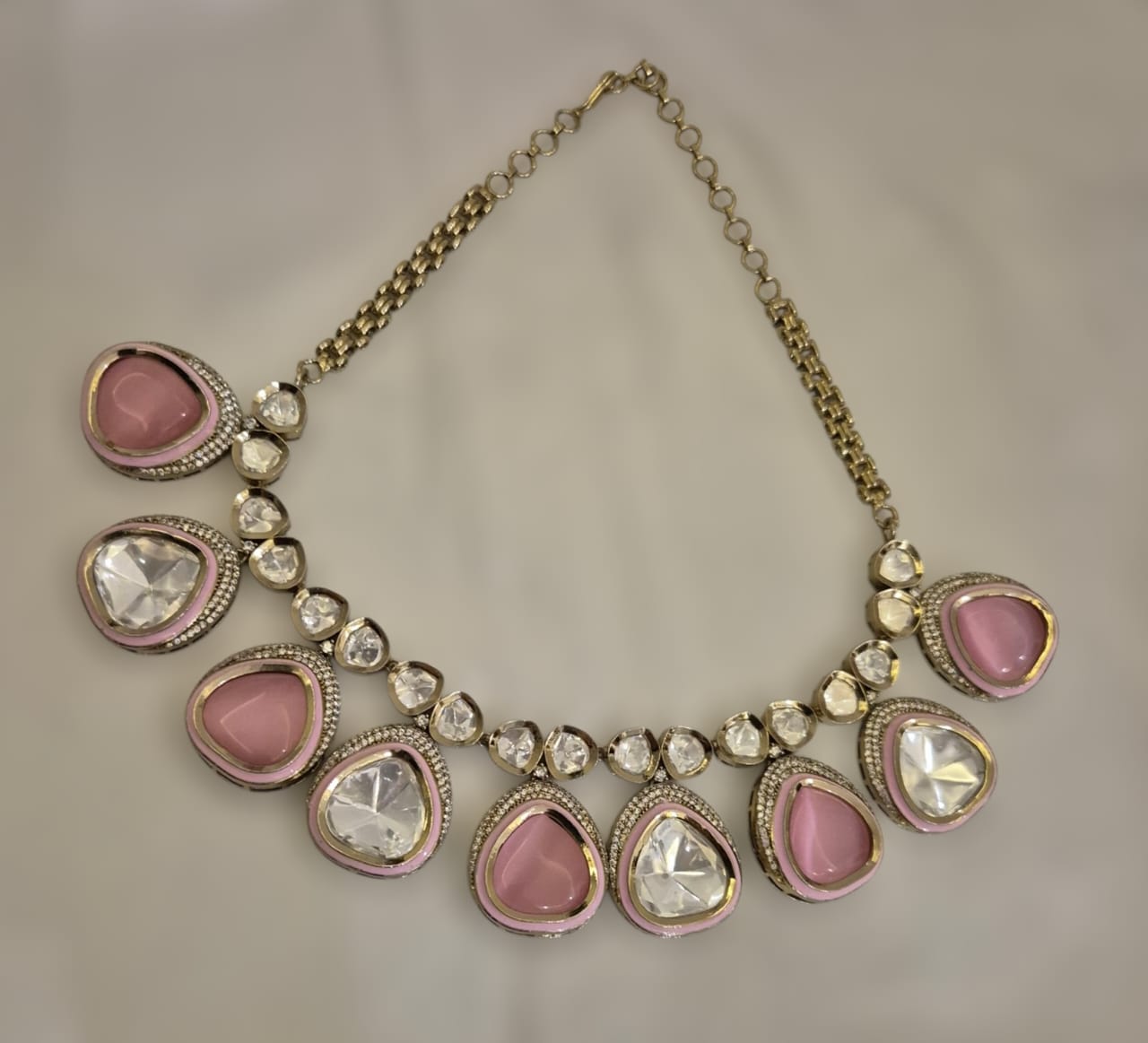 Hiraola's Product Image