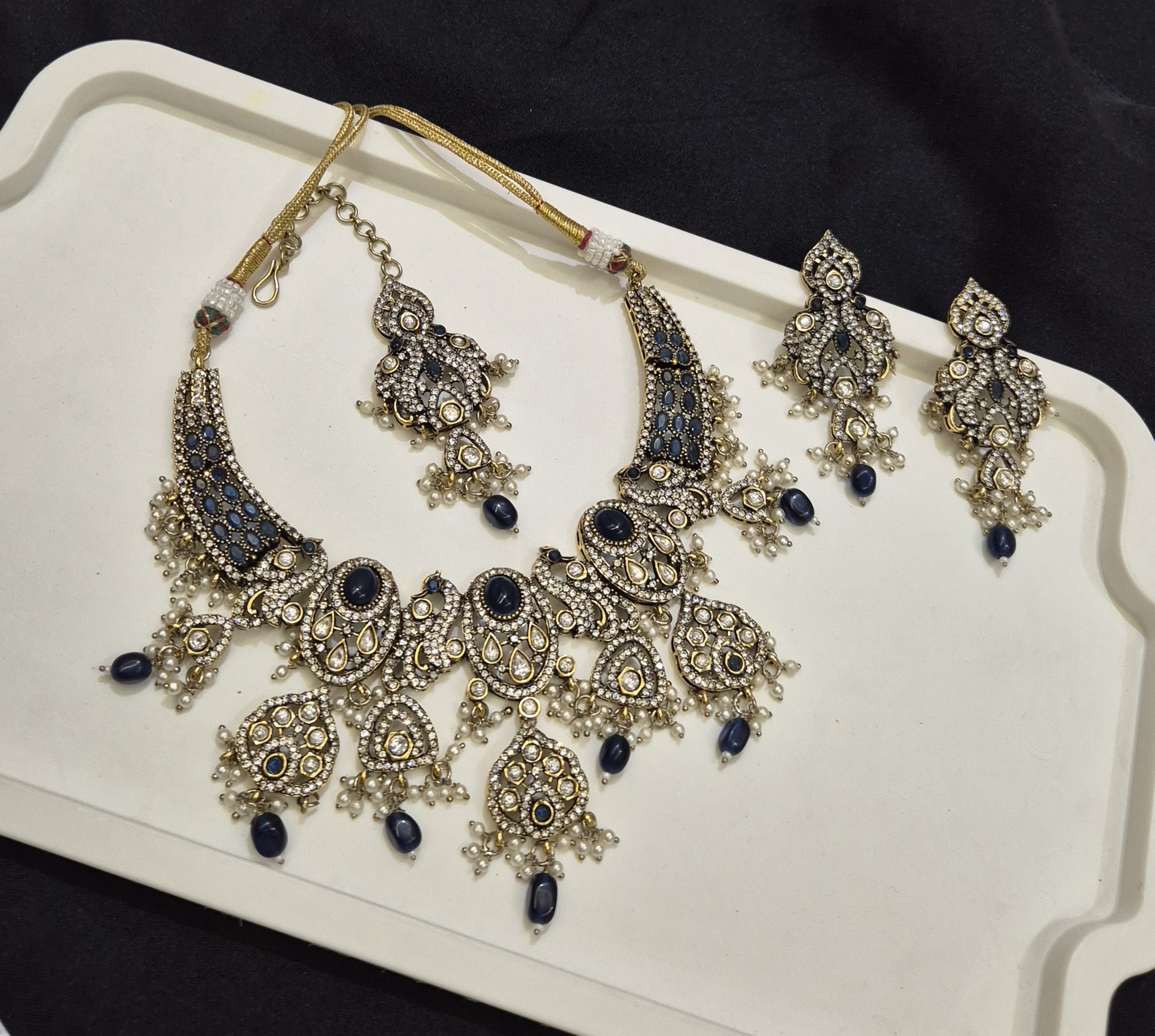 Hiraola's Product Image